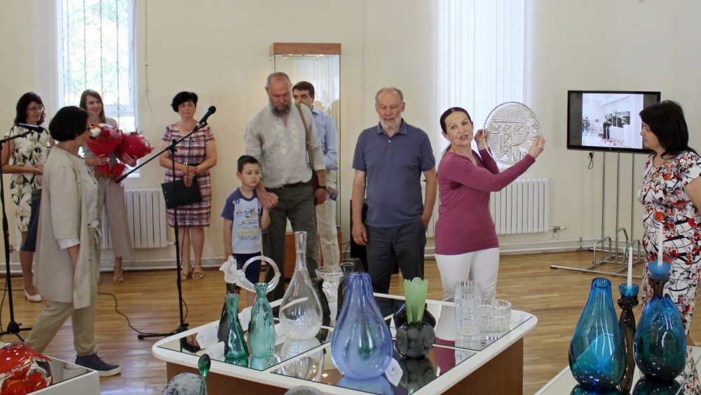 Гармония стекла». Минский областной краеведческий музей. г. Молодечно, 2019 г.